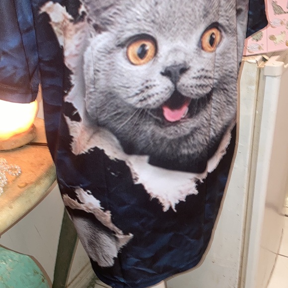 SALE NIB Hi! Are you looking? Sweet kitty just wants to say “Hi!” 3D Cat Shirt - Picture 4 of 7